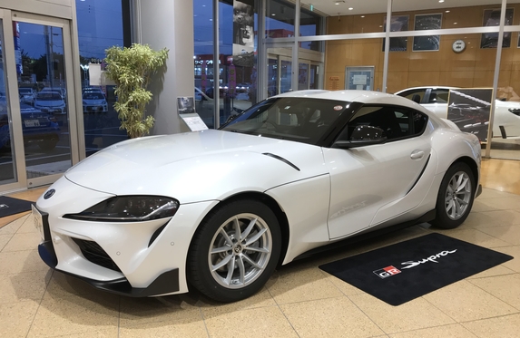 新型GRスープラSZホワイトメタリック展示中！