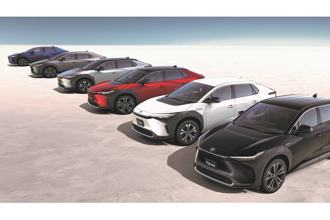 トヨタ bZ4X ⑤ 2MT 202 ブラック × 8S6 ダークブルーマイカ トヨタ bZ4X ⑤ 2MT 202 ブラック × 8S6 ダークブルーマイカ